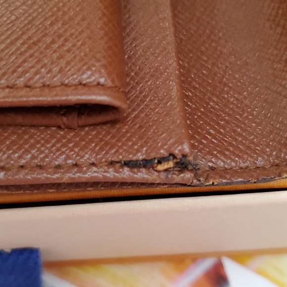 Louis Vuitton Midsize Wallet - Picture 14 of 17